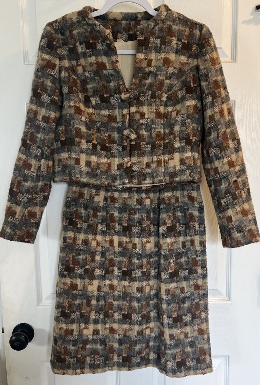 Vintage 1950s 1960s Tweed Skirt Suit 2pc Cropped Jacket Toggle Plaid Brown 0 XS
